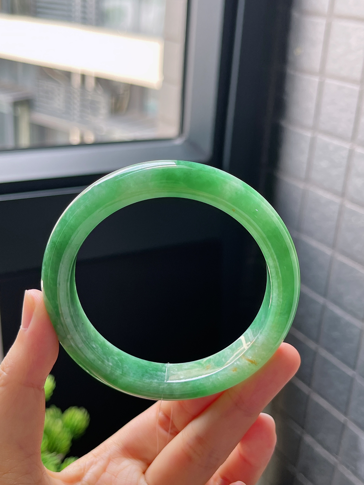 正圈58.4圈口，翡翠糯化种绿色手镯