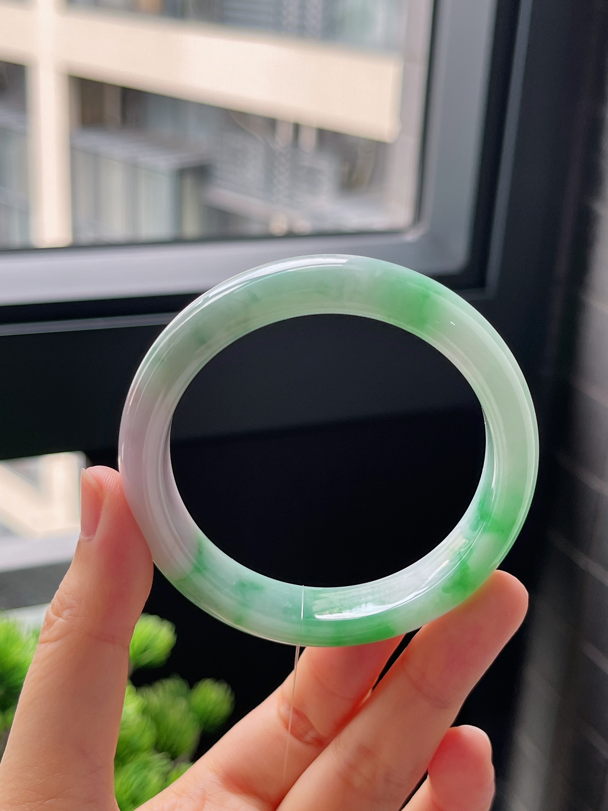 正圈52.7圈口，翡翠糯化种飘绿手镯