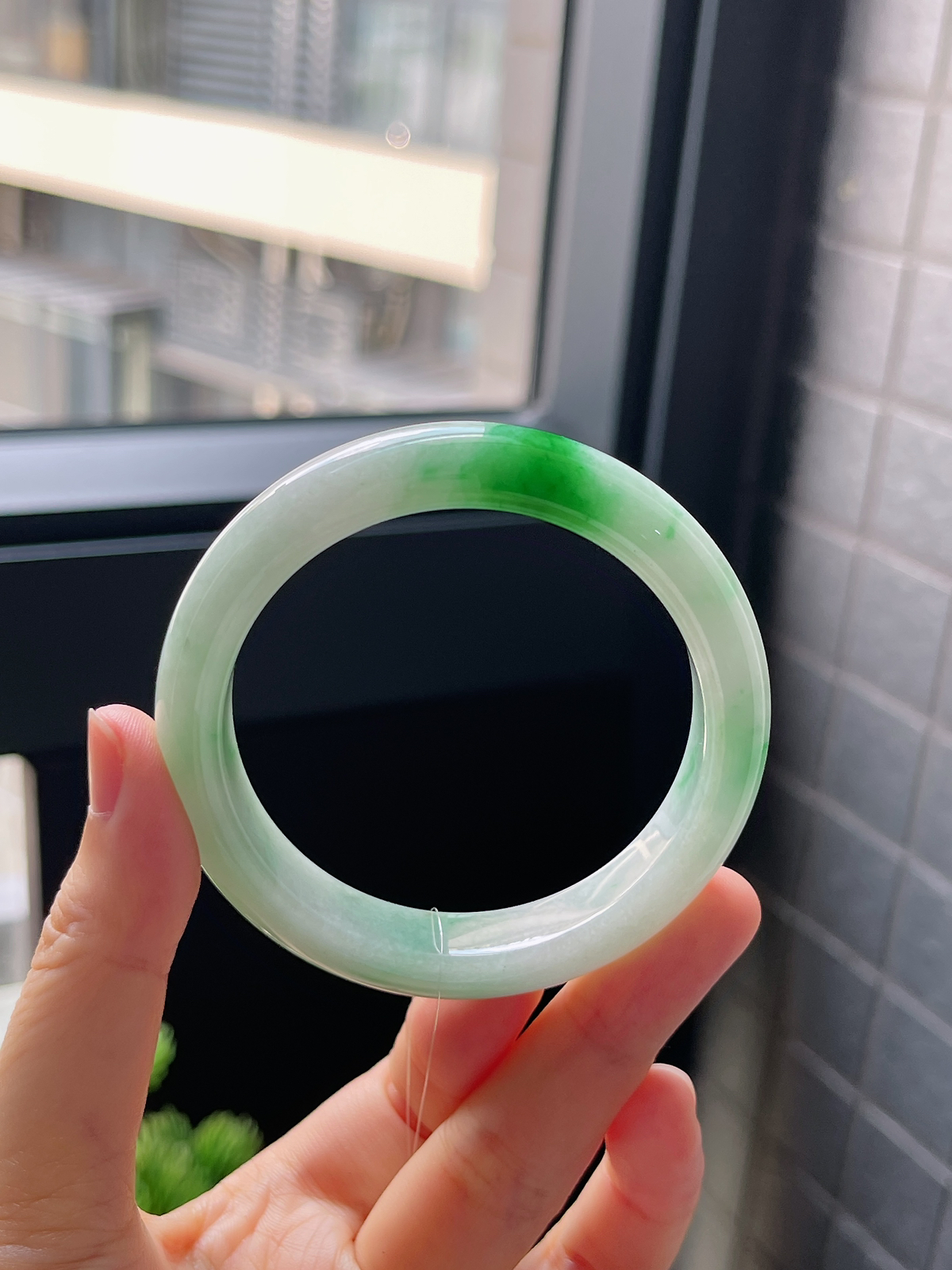 正圈52圈口，翡翠糯化种飘绿手镯
