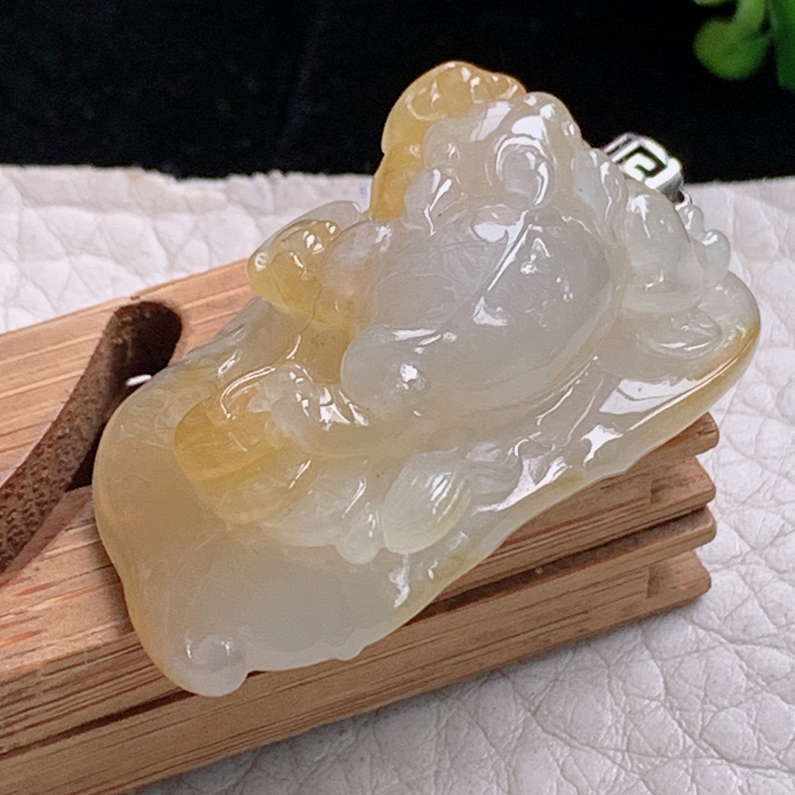 hx实拍38.3*22.5*13天然缅甸翡翠冰黄招财貔貅 玉皮休玉吊坠 玉挂件