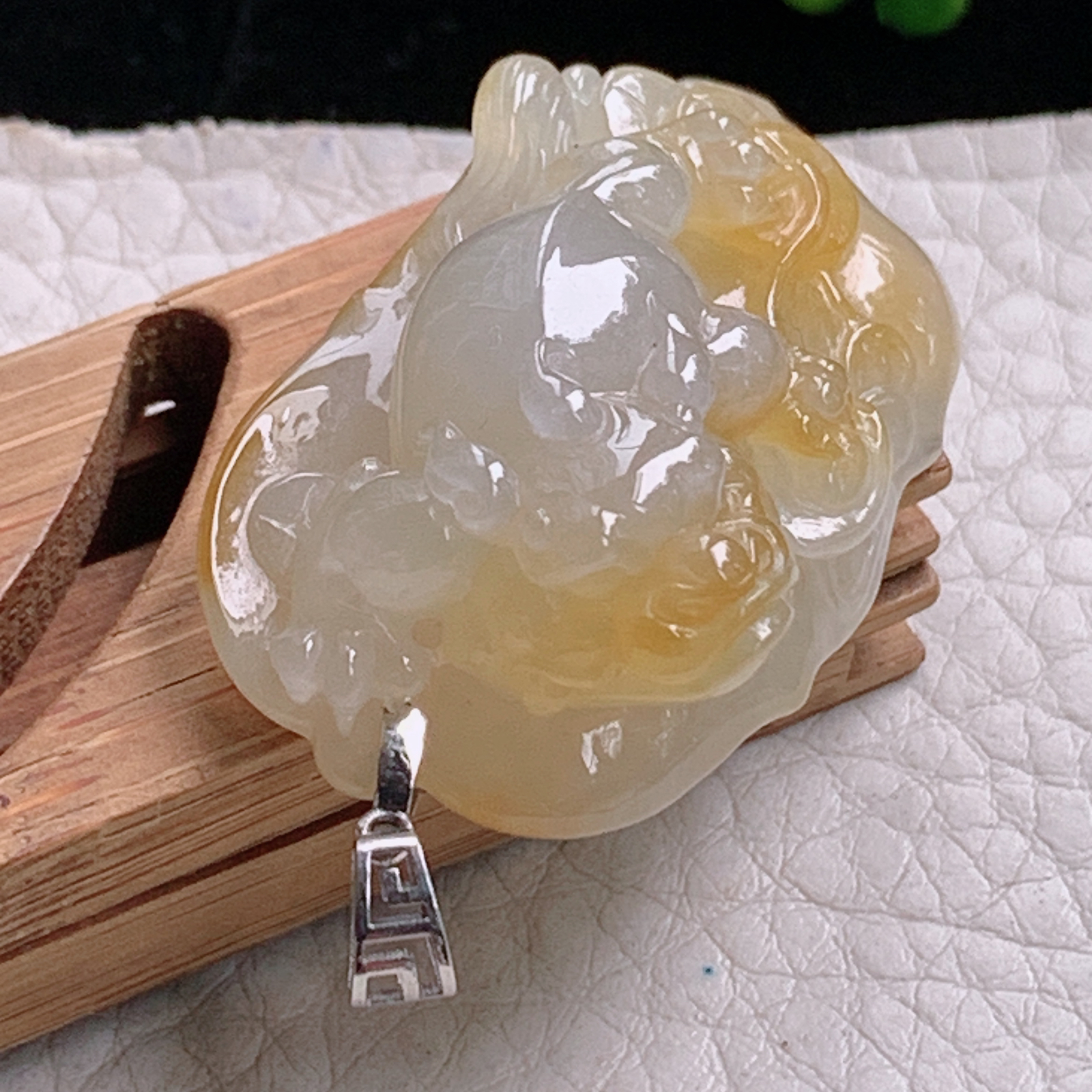 hx实拍38.3*22.5*13天然缅甸翡翠冰黄招财貔貅 玉皮休玉吊坠 玉挂件
