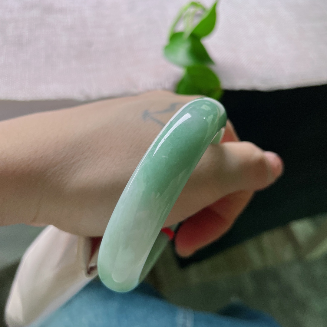 55/12.9/7.1，蓝底正圈，皮纹，底子细腻清爽，百搭休闲。ss54825a。