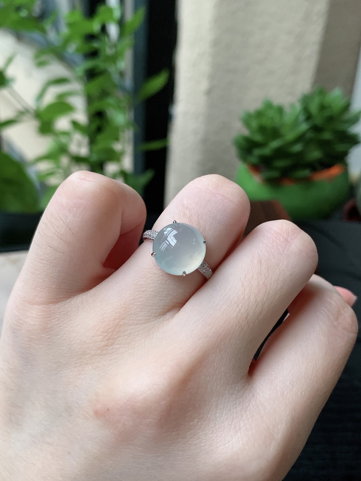 18k金镶嵌老坑冰种胶感白月光戒指 裸石尺寸:11.7-11.6-6.6mm