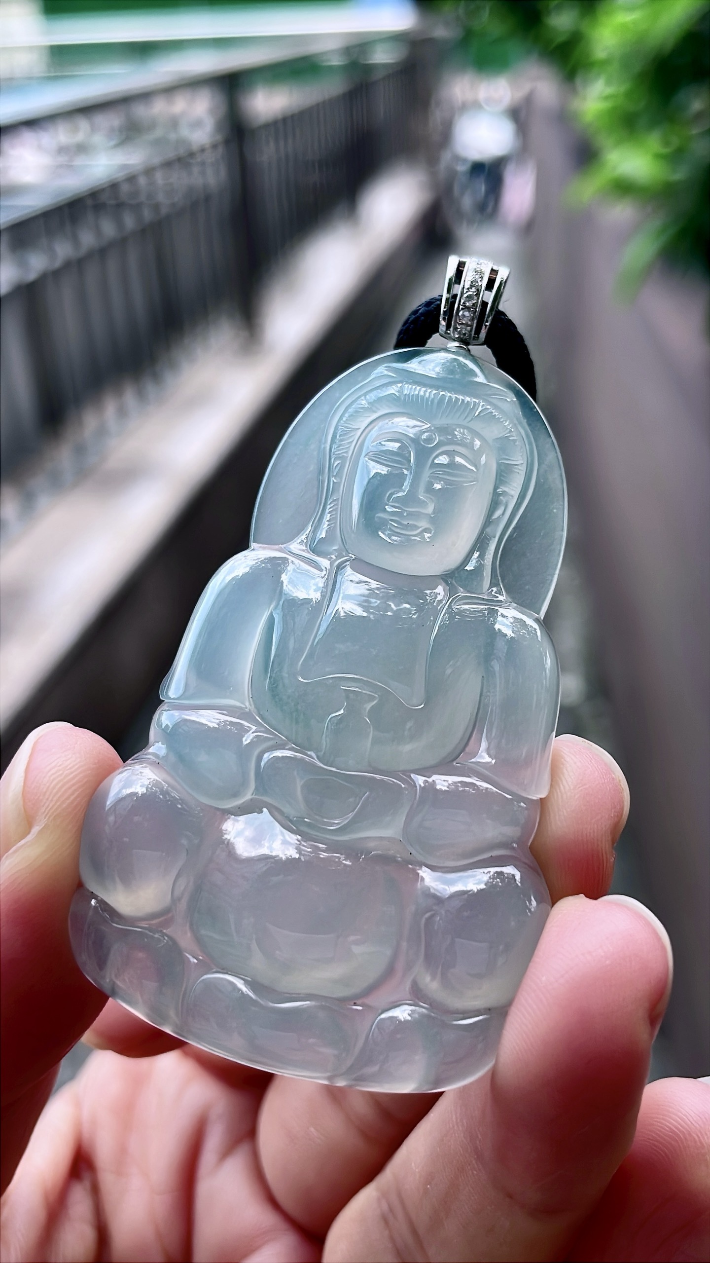 观音 通透水润，种老起光，18k金镶嵌 整体：64.8 裸石：56.5/36/5.8