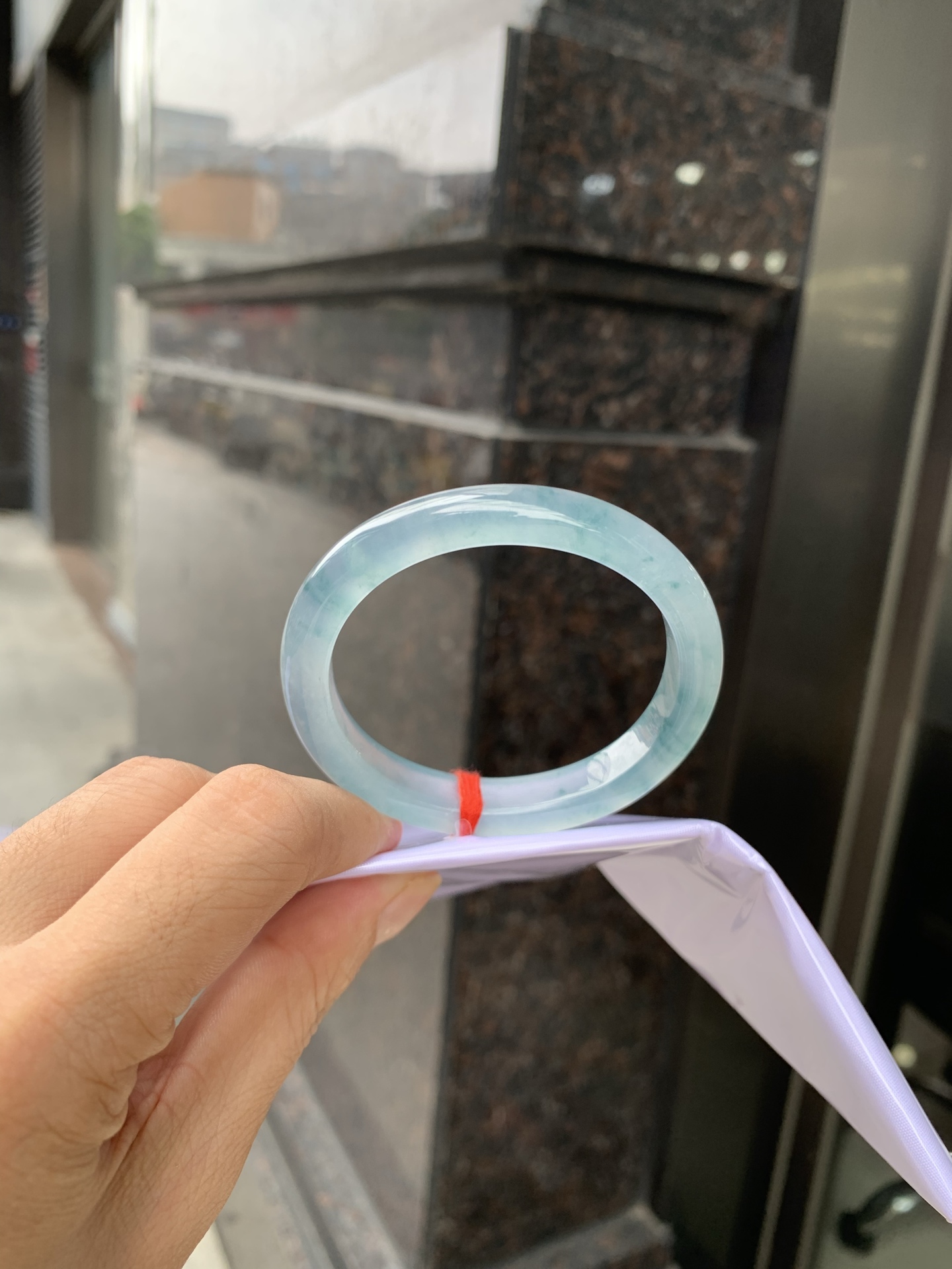 冰飘花贵妃 51.2-43.3-6.7-9.4 0629-N1112 打灯棉线，底妆胶润细腻，冰底中开出了朵朵兰花，飘花灵动飘逸，勾勒出一幅唯美诗意的山水意境画，古典优雅又秀气