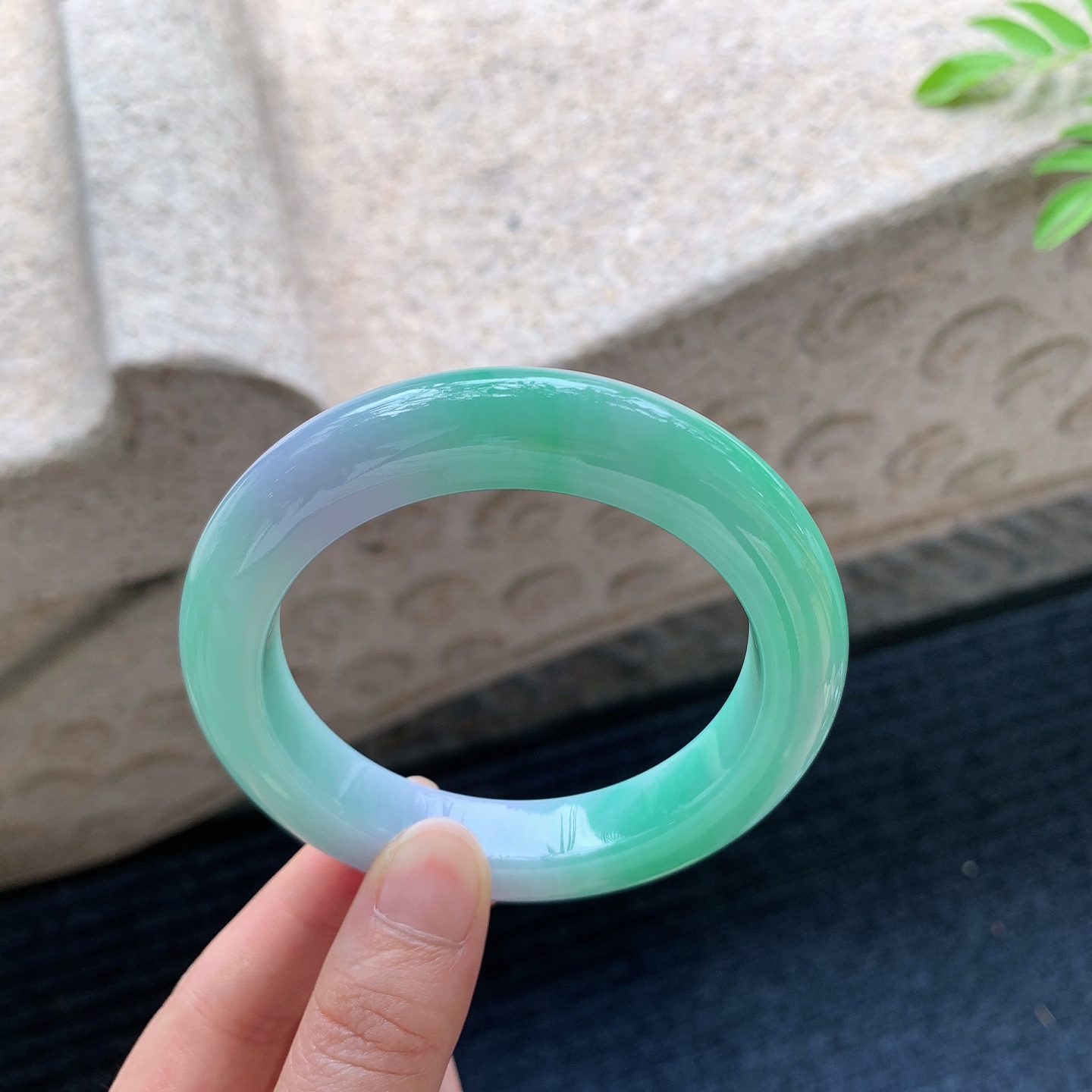 正圈56 57【圈口】57.8/12.5/11【编码】HJ063001【描述】春彩，水润，种老，细腻，无裂