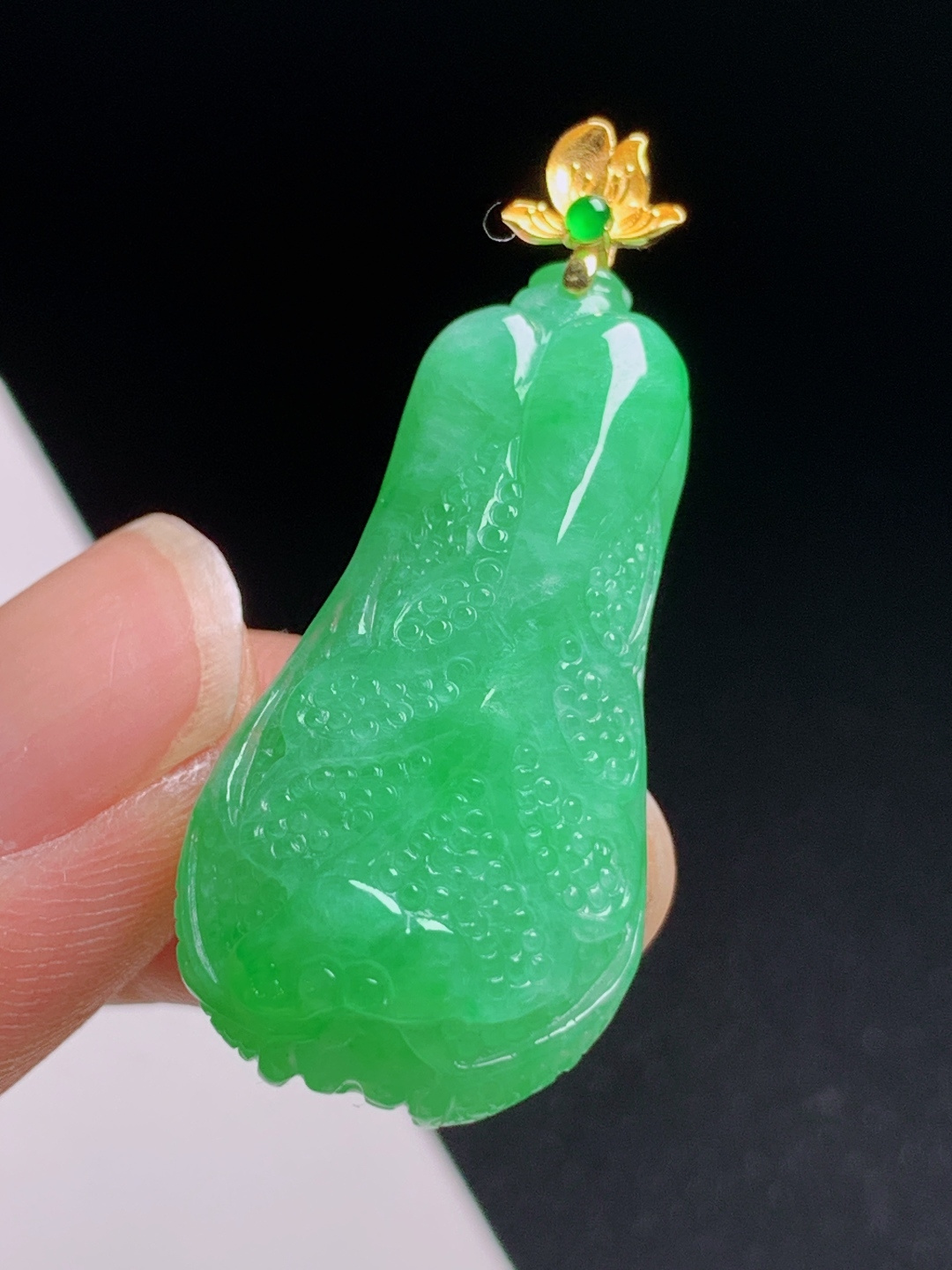 ️ 满阳绿白菜挂坠，色匀饱满精工雕琢，百财聚来 裸石33.3-16.9-11.1 整体39.7 470629