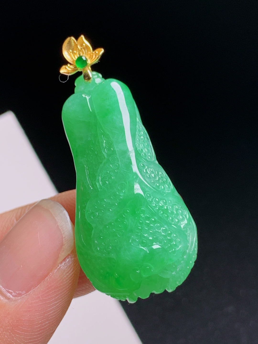 ️ 满阳绿白菜挂坠，色匀饱满精工雕琢，百财聚来 裸石33.3-16.9-11.1 整体39.7 470629
