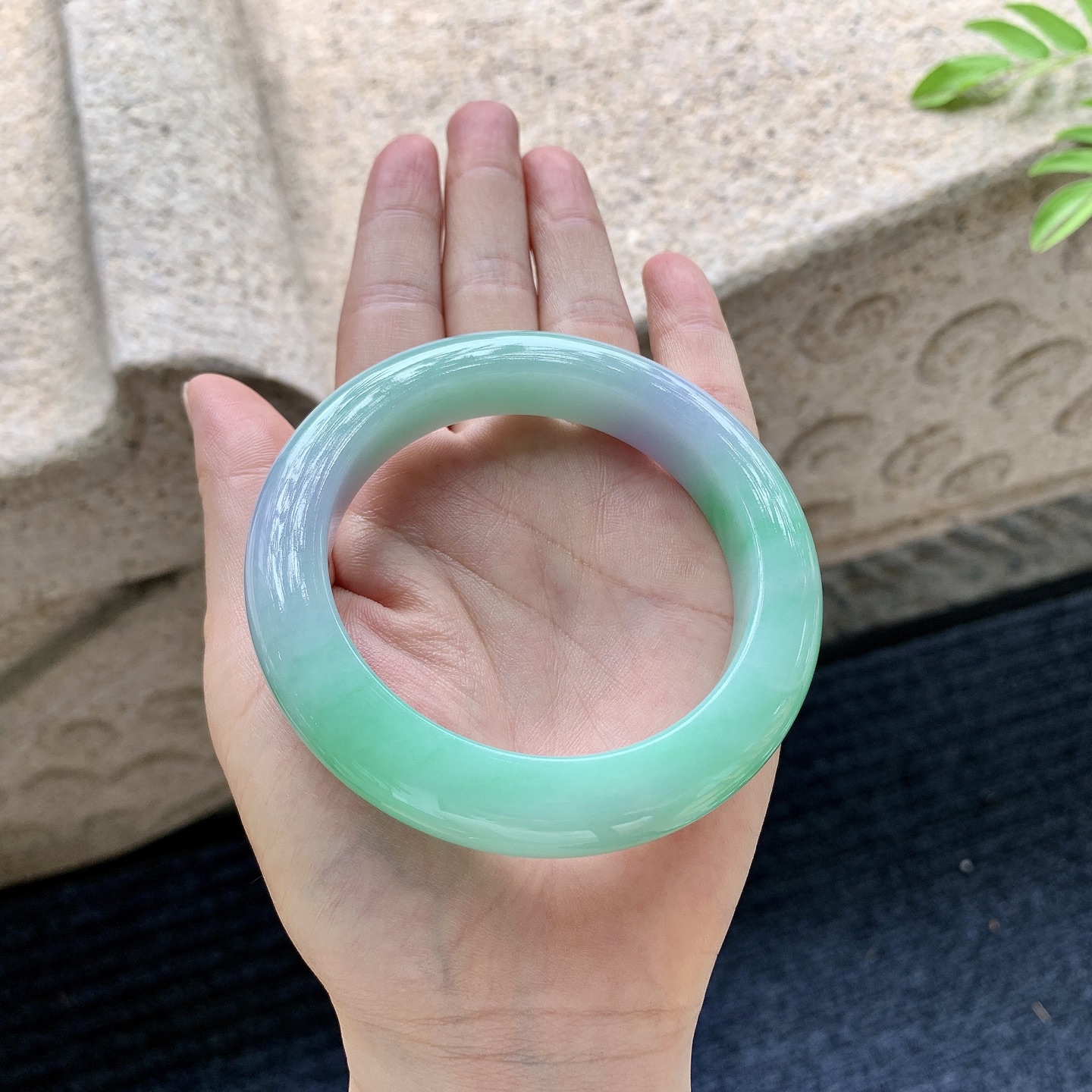 正圈56 57【圈口】57.8/12.5/11【编码】HJ063001【描述】春彩，水润，种老，细腻