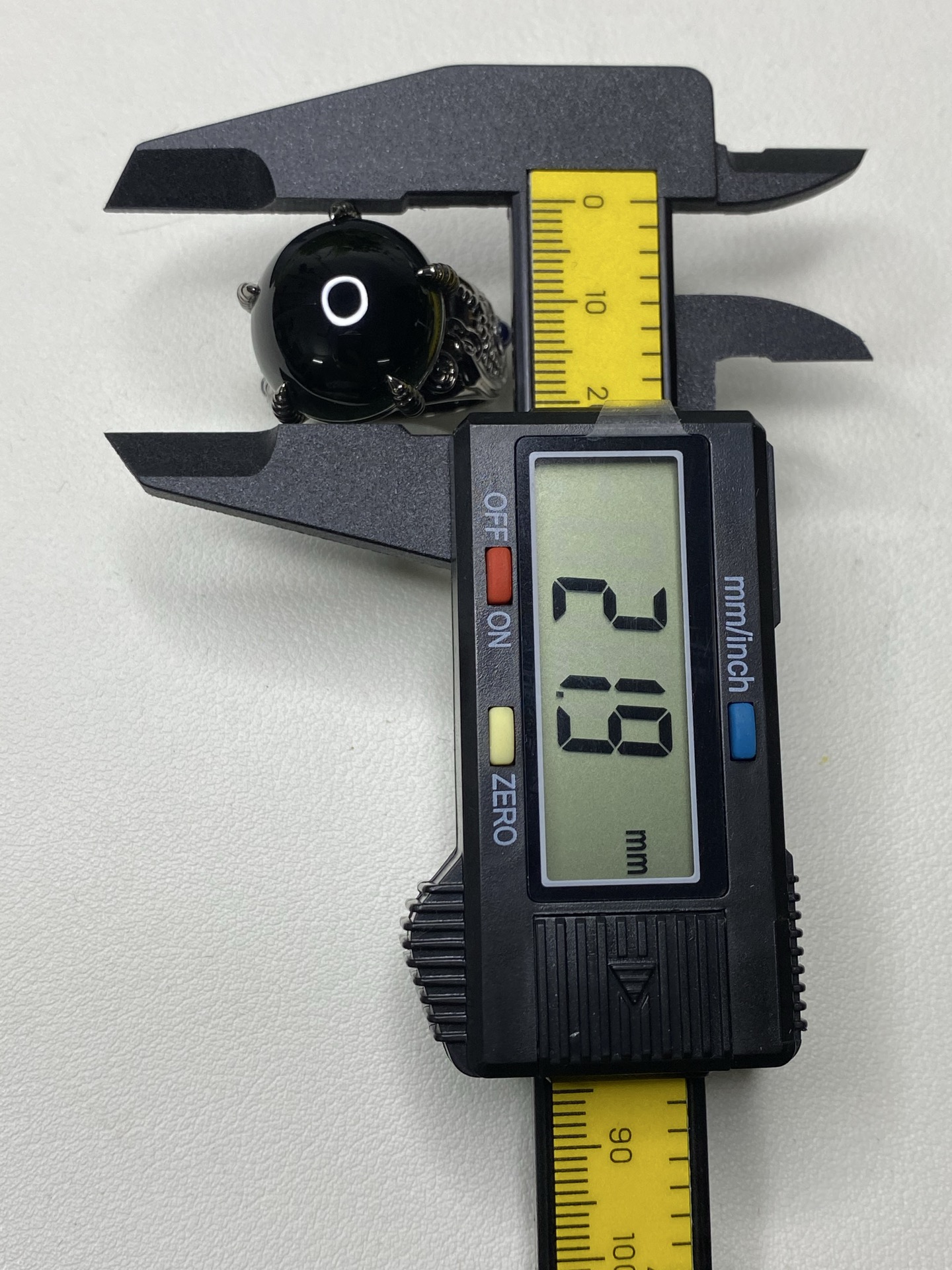 G16759:【墨翠龙爪戒指】    18K黑金重金镶嵌    产地   缅甸     黑度极黑   老坑高冰     种老起胶     帝王绿底色  品质极高   性比超高  ️️，22.1