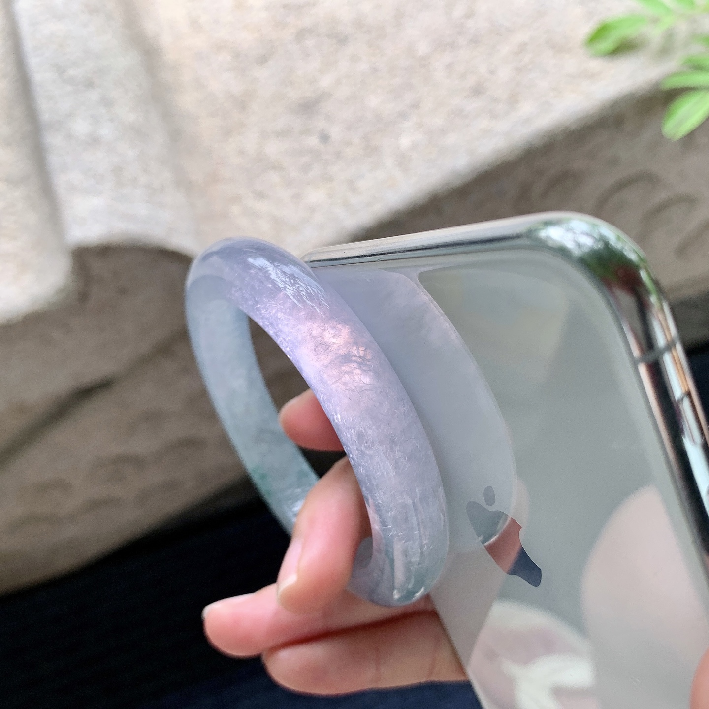 正圈52 53【圈口】53.4/11/9.7【编码】G7062906【描述】冰紫飘花，清透，水润，种老，细腻，打灯有絮线