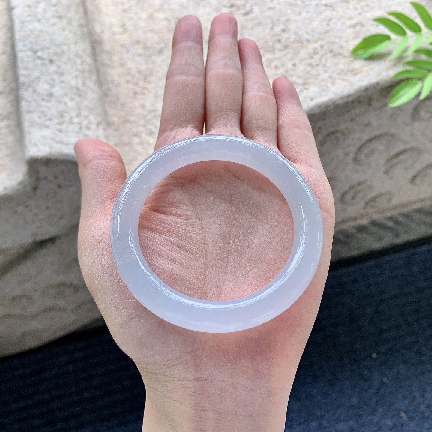 圆条50 51【圈口】51.5/9/9【编码】C5062902【描述】糯冰底色，水润，种老，细腻，打灯有棉线