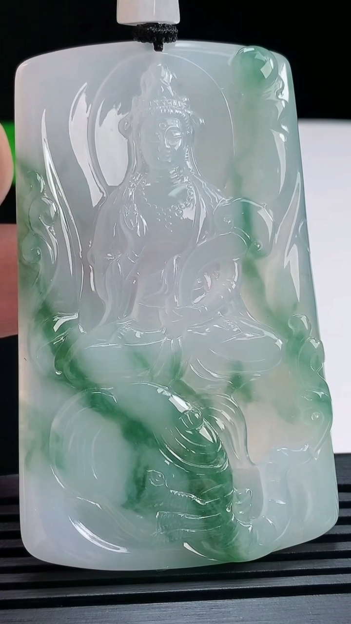 天然A货翡翠种飘花普贤菩萨吊坠，尺寸72-45-5.8 重量:49.75g
7月1日