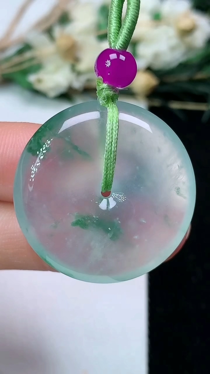天然A货翡翠飘花平安扣吊坠，尺寸28.2-6.2，重量:10.44g
7月1日