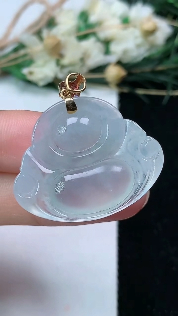 天然A货翡翠白冰佛公吊坠，尺寸24-30.2-6.7，重量:7.48g
7月1日