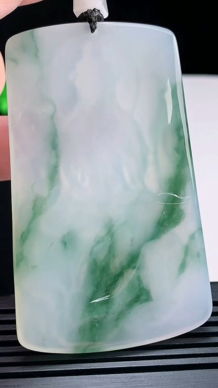 天然A货翡翠种飘花普贤菩萨吊坠，尺寸72-45-5.8 重量:49.75g
7月1日