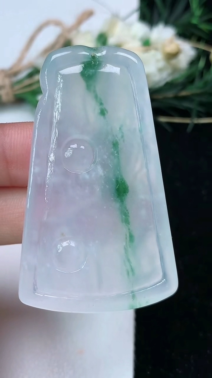 天然A货翡翠观音菩萨吊坠，尺寸51.8-31-6.7，重量:21.51g
7月1日