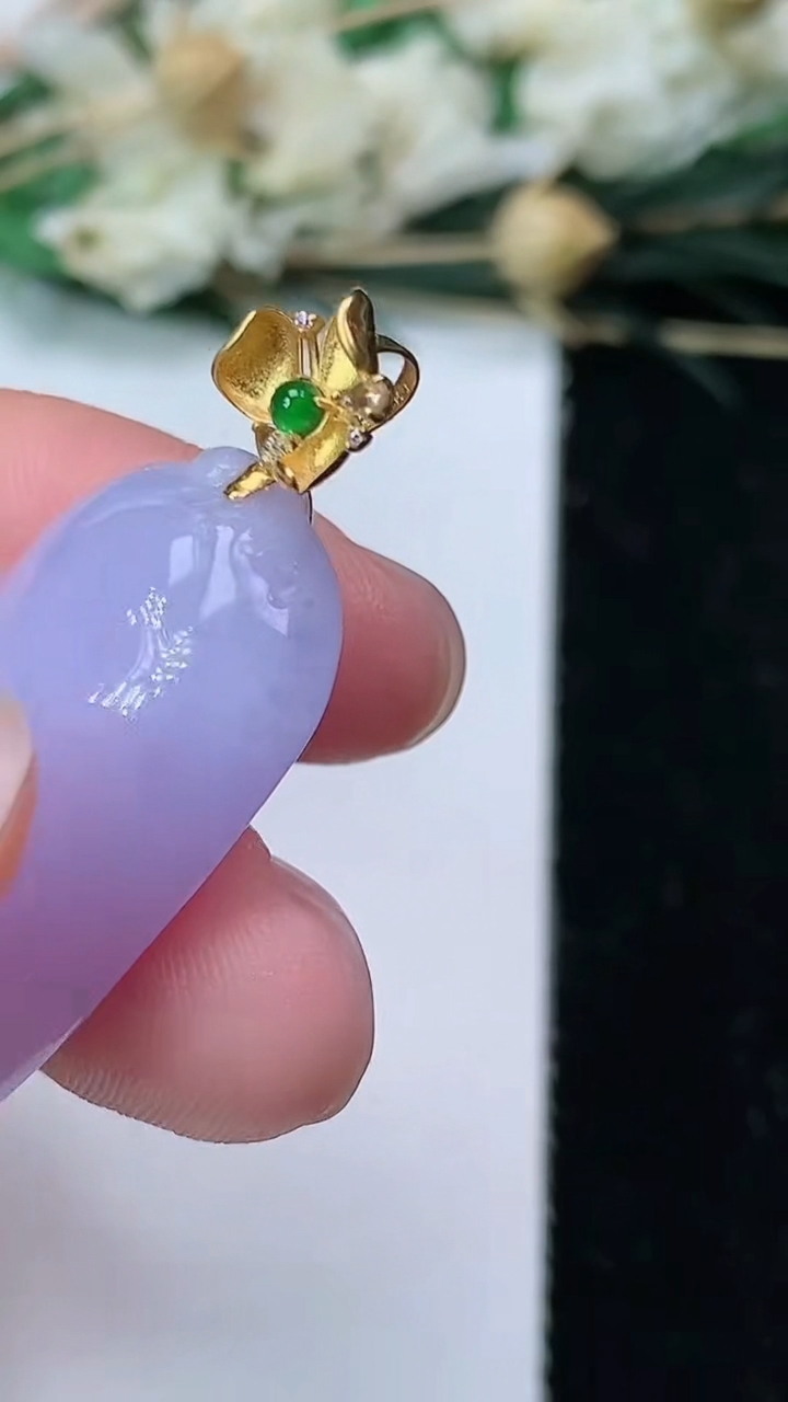 天然A货翡翠k金紫罗兰福瓜吊坠，尺寸29-16.6-7.7，重量:7.84g
7月1日