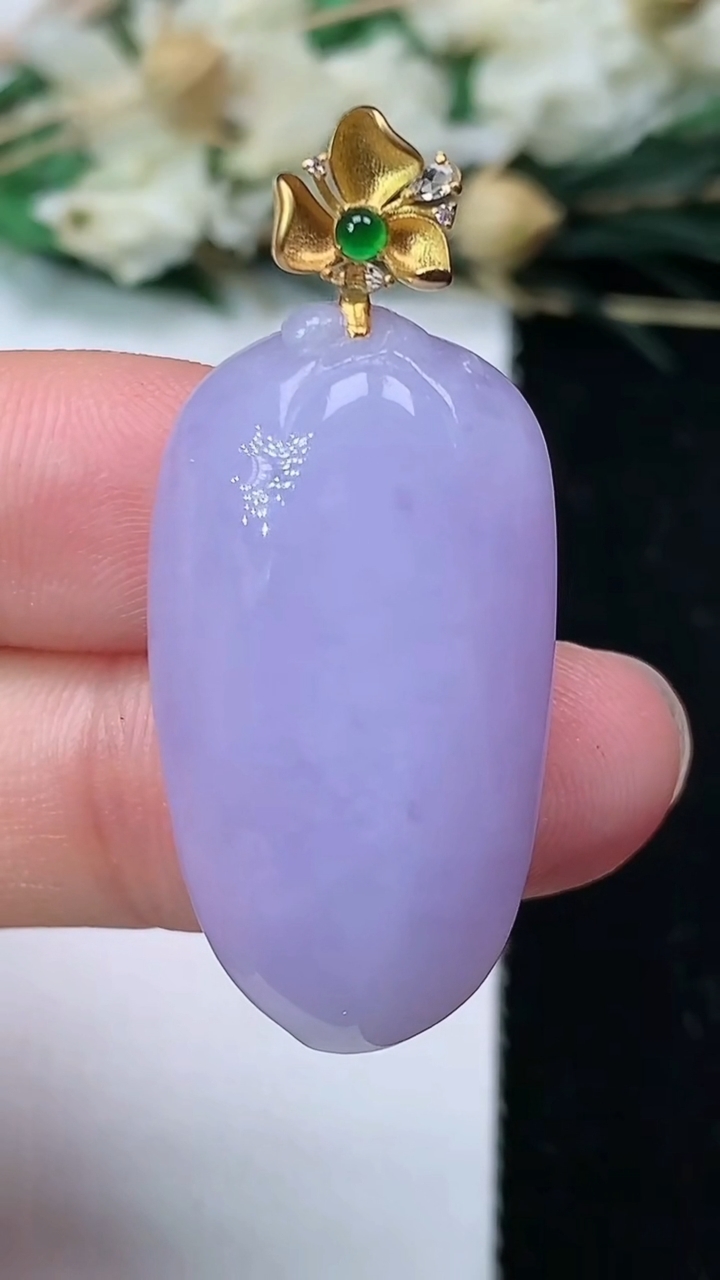 天然A货翡翠k金紫罗兰福瓜吊坠，尺寸29-16.6-7.7，重量:7.84g
7月1日