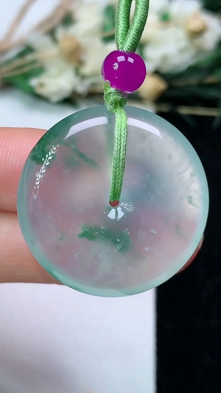 天然A货翡翠飘花平安扣吊坠，尺寸28.2-6.2，重量:10.44g
7月1日