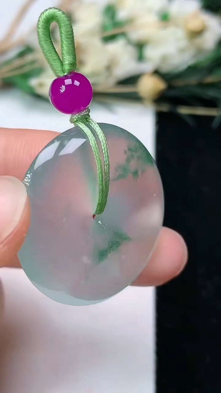 天然A货翡翠飘花平安扣吊坠，尺寸28.2-6.2，重量:10.44g
7月1日