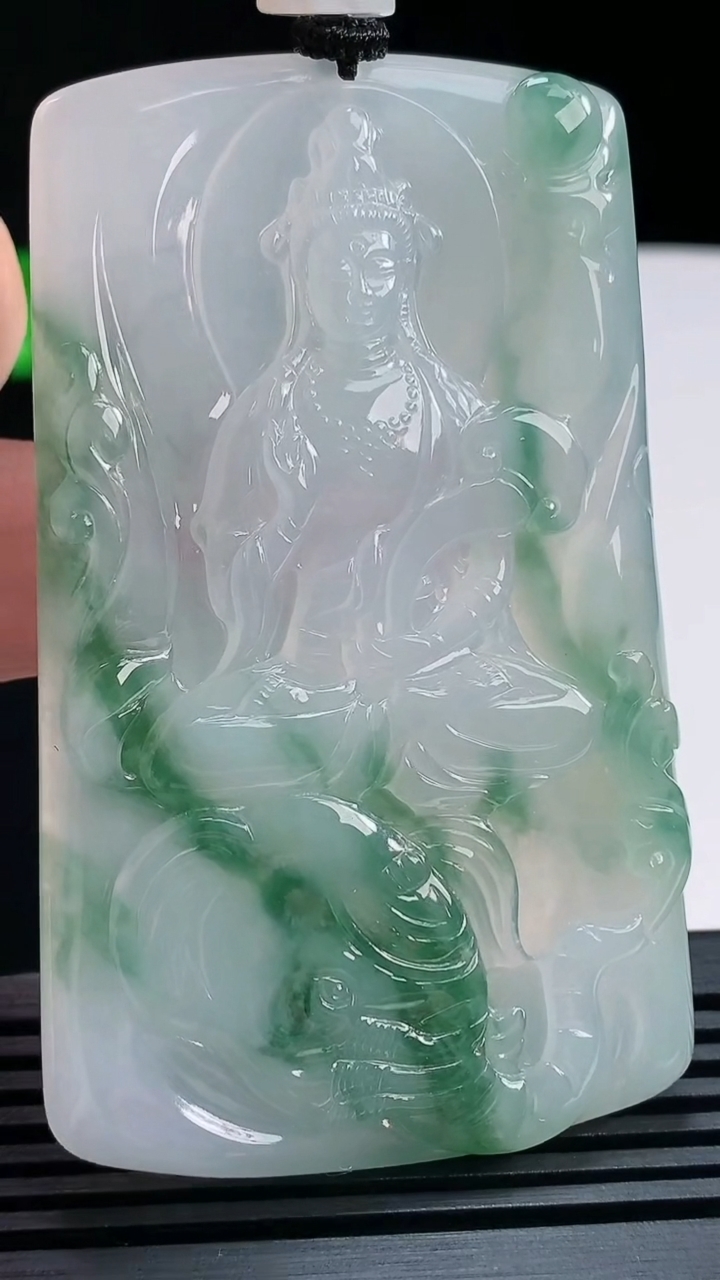 天然A货翡翠种飘花普贤菩萨吊坠，尺寸72-45-5.8 重量:49.75g
7月1日