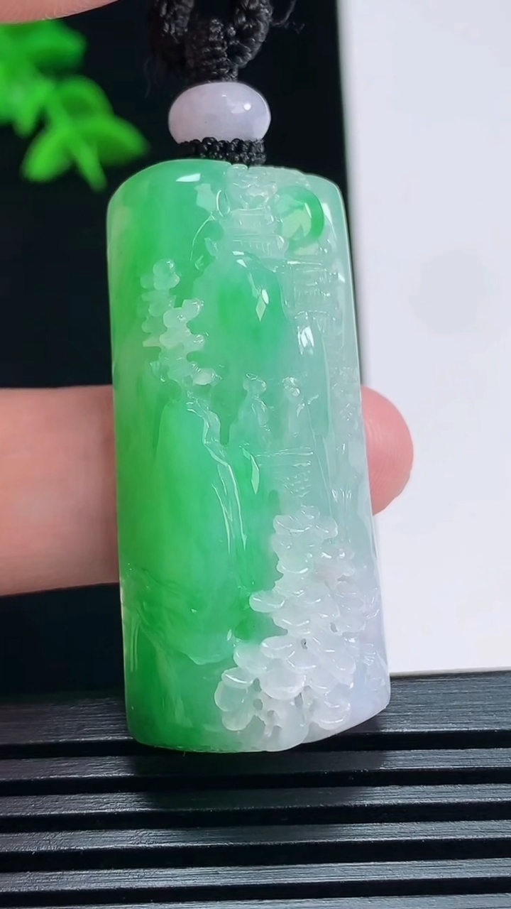 天然A货翡翠山水牌吊坠，尺寸42-19-11 重量:22.27g
7月1日