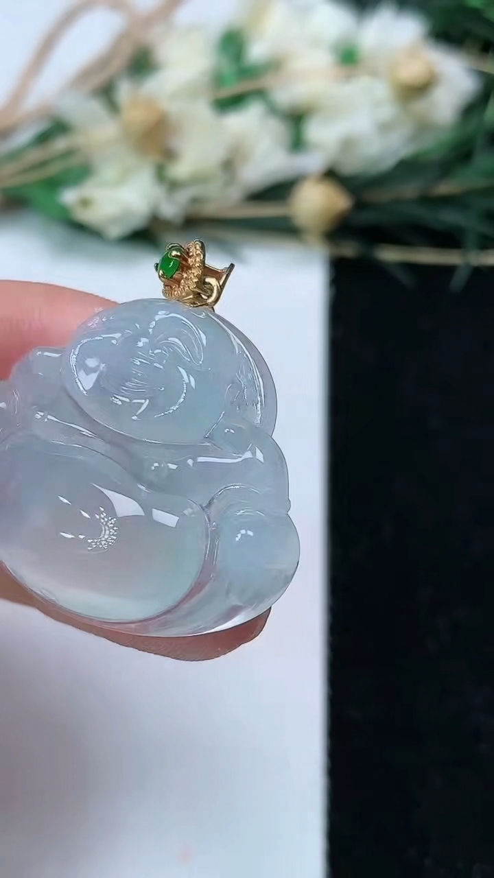 天然A货翡翠白冰佛公吊坠，尺寸24-30.2-6.7，重量:7.48g
7月1日