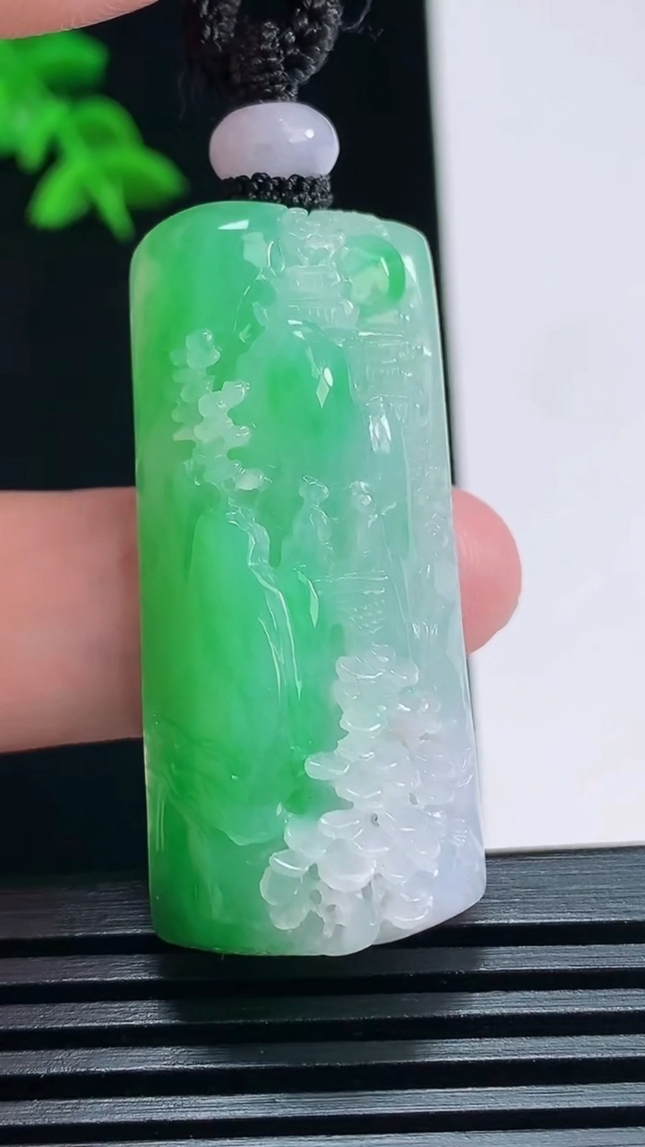 天然A货翡翠山水牌吊坠，尺寸42-19-11 重量:22.27g
7月1日