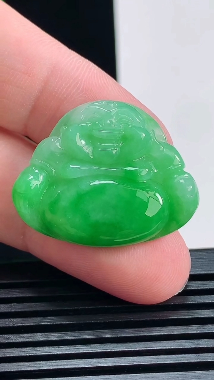 天然A货翡翠佛公吊坠，尺寸24-30-6 重量:7.48g
7月1日