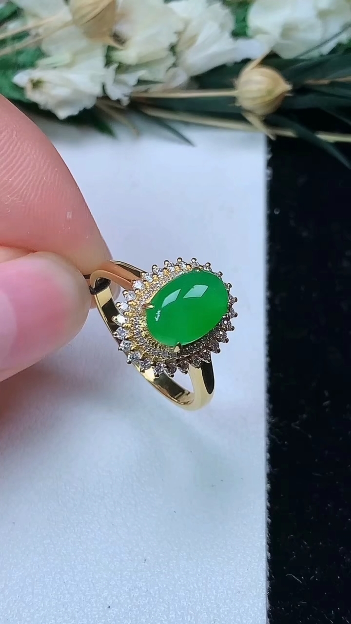 天然A货翡翠蛋面戒指，尺寸17-8.9-6，重量:4.00g2026年7月1日
工厂直销收藏佳品,种