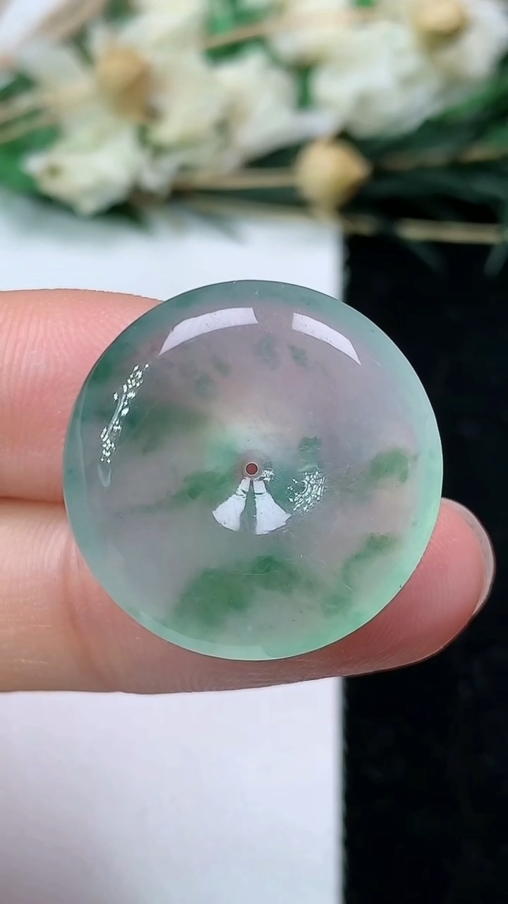 天然A货翡翠飘花平安扣吊坠，尺寸21.9-5.2，重量:4.98g
7月1日