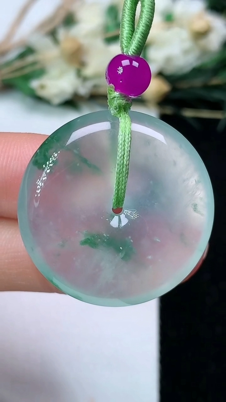天然A货翡翠飘花平安扣吊坠，尺寸28.2-6.2，重量:10.44g
7月1日