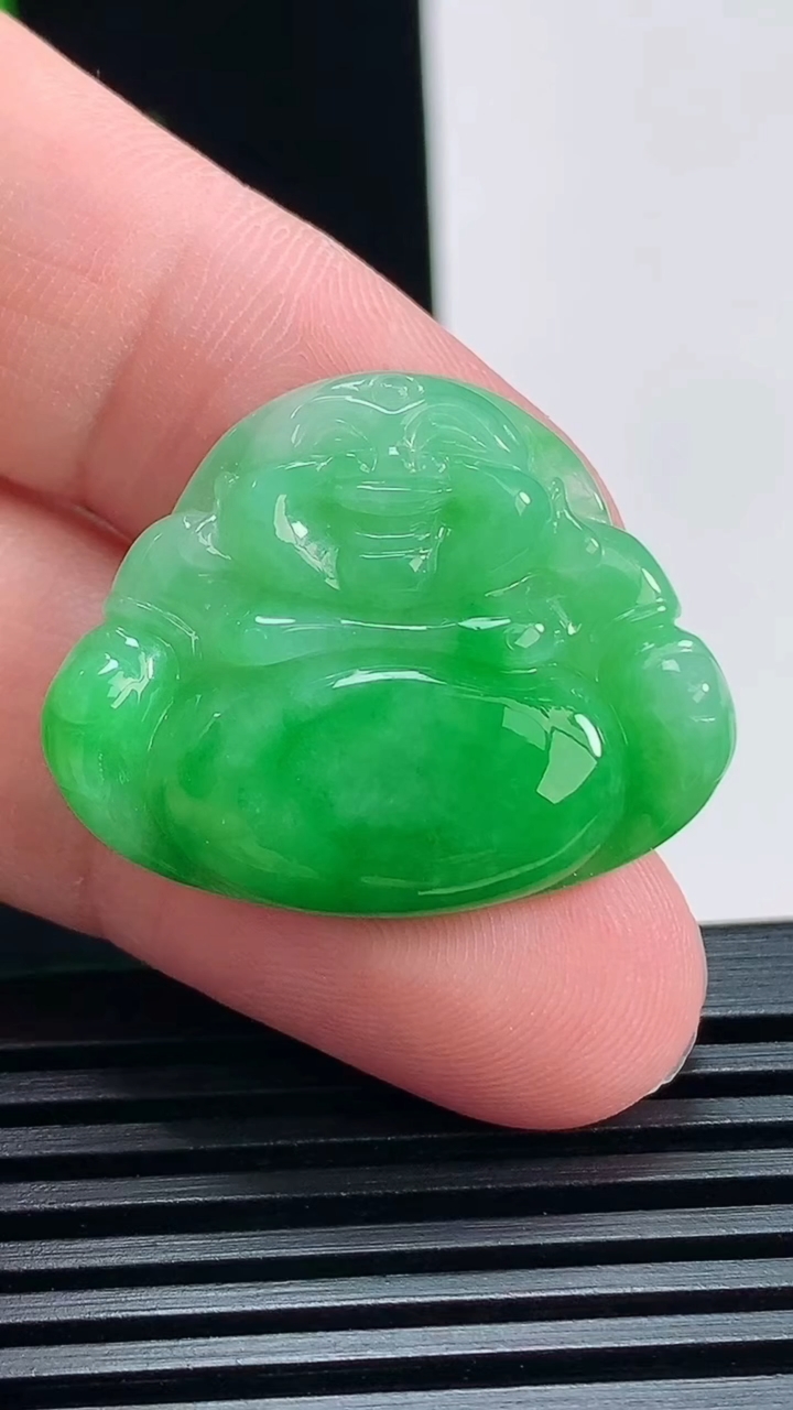 天然A货翡翠佛公吊坠，尺寸24-30-6 重量:7.48g
7月1日