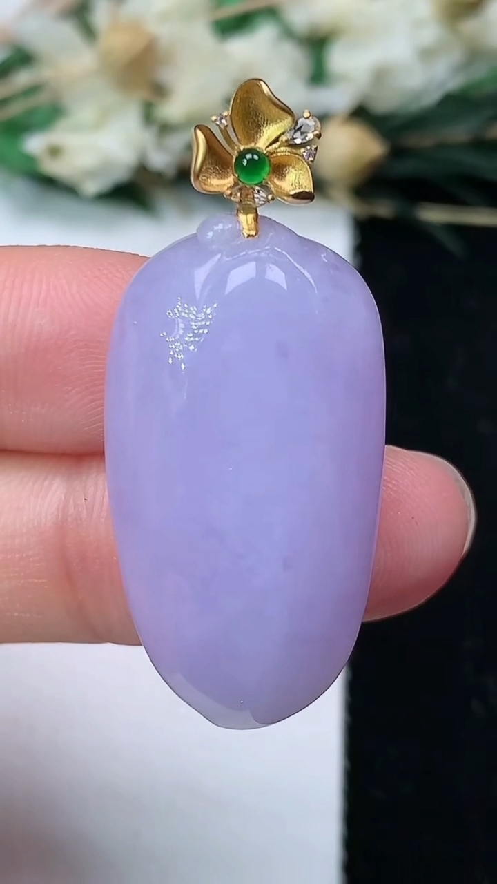 天然A货翡翠k金紫罗兰福瓜吊坠，尺寸29-16.6-7.7，重量:7.84g
7月1日