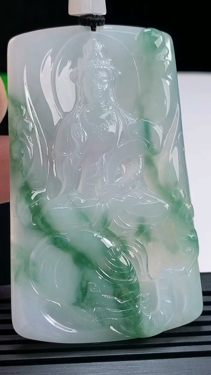 天然A货翡翠种飘花普贤菩萨吊坠，尺寸72-45-5.8 重量:49.75g
7月1日