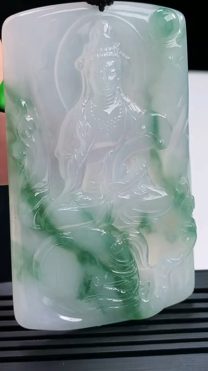 天然A货翡翠种飘花普贤菩萨吊坠，尺寸72-45-5.8 重量:49.75g
7月1日