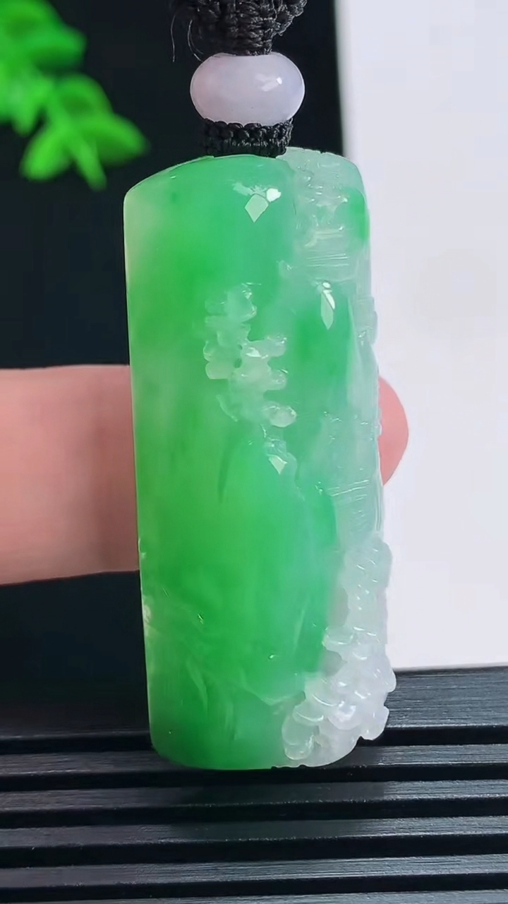天然A货翡翠山水牌吊坠，尺寸42-19-11 重量:22.27g
7月1日