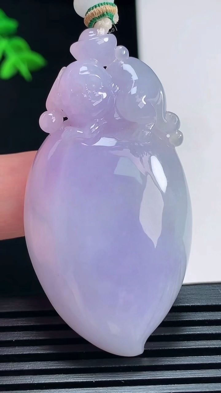 天然A货翡翠种紫罗兰寿桃吊坠，尺寸55.6-29.5-10.5 重量:34.94g
7月1日