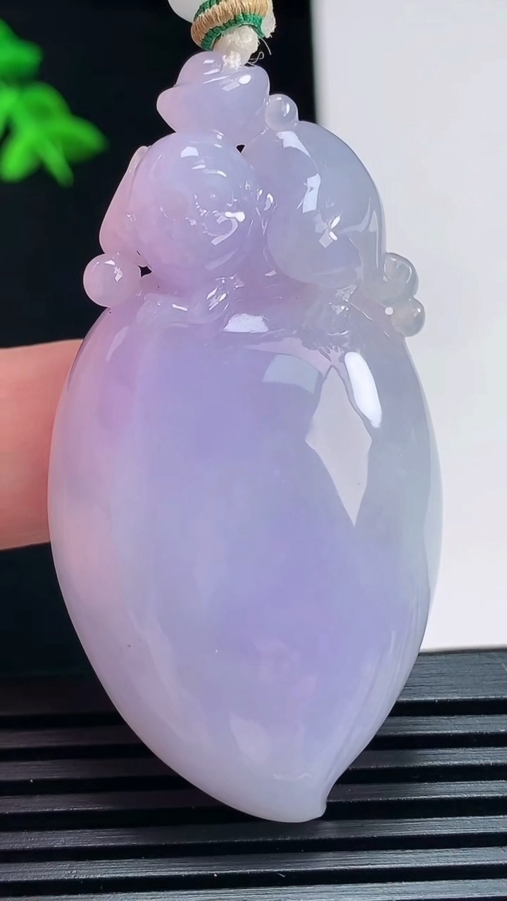 天然A货翡翠种紫罗兰寿桃吊坠，尺寸55.6-29.5-10.5 重量:34.94g
7月1日