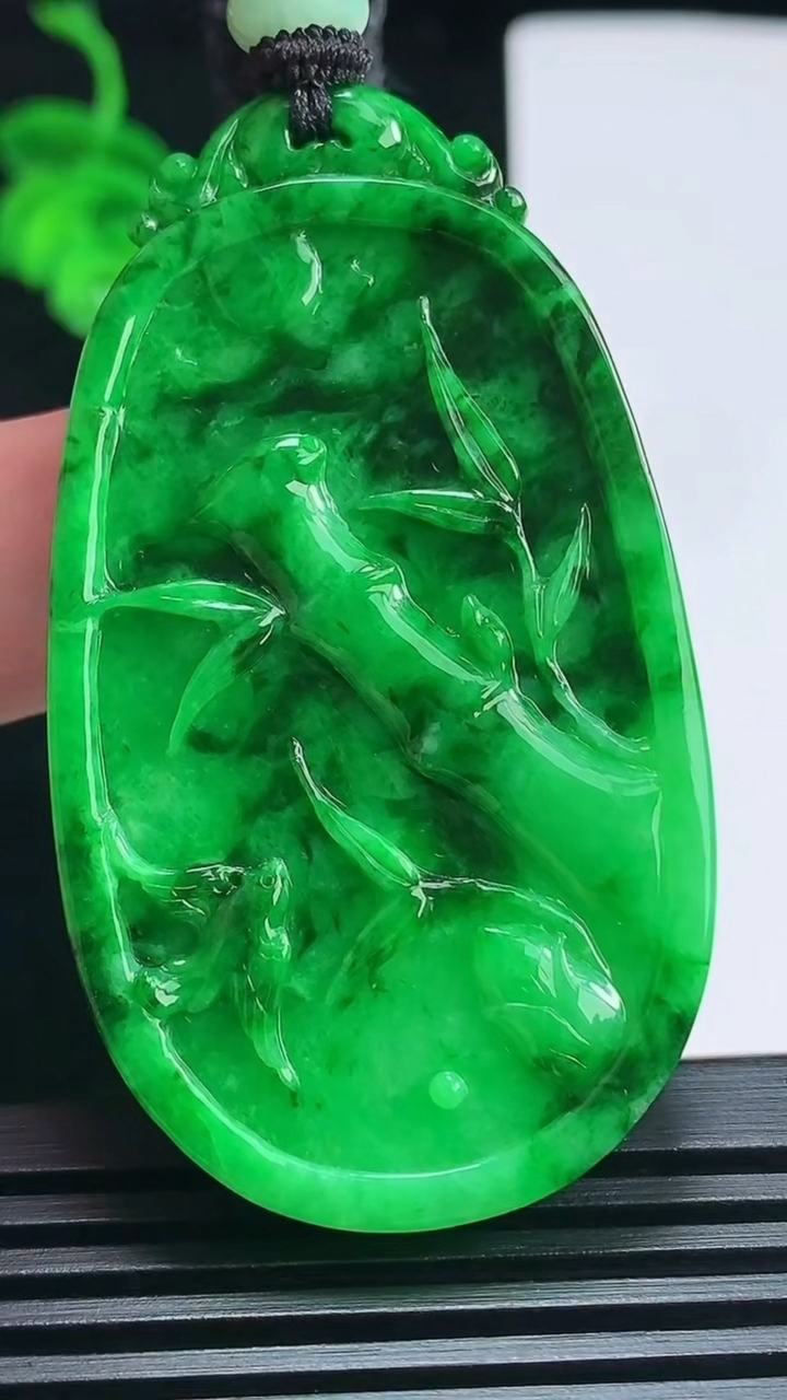 天然A货翡翠节节高升 竹节吊坠，尺寸55.5-33-5 重量:23.97g
7月1日