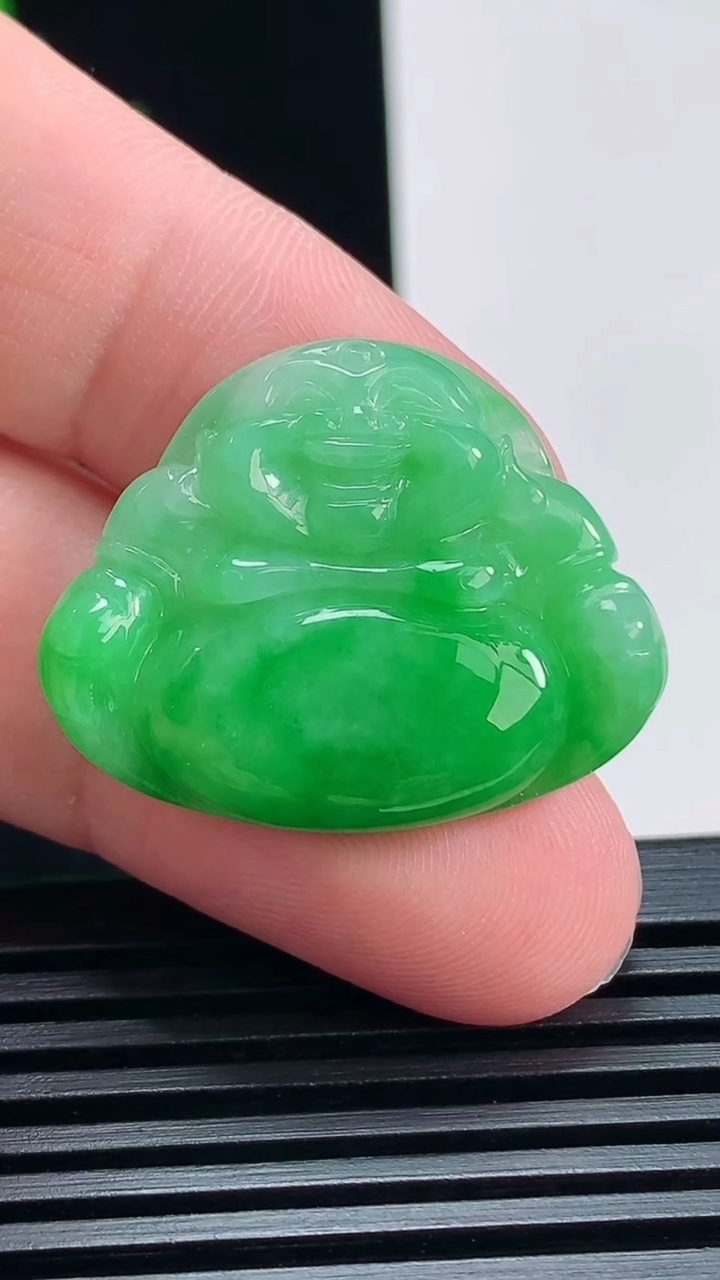 天然A货翡翠佛公吊坠，尺寸24-30-6 重量:7.48g
7月1日