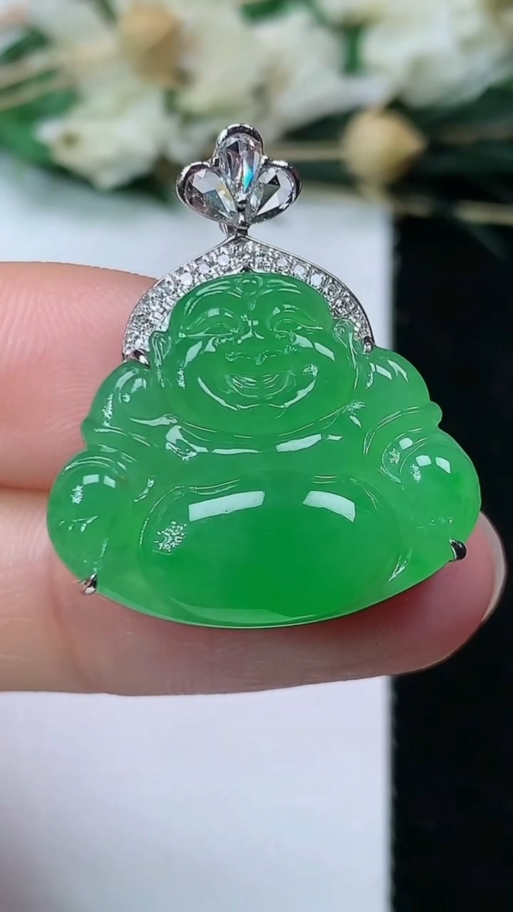 天然A货翡翠佛公吊坠，尺寸19-23-7.3，重量:5.76g
7月1日