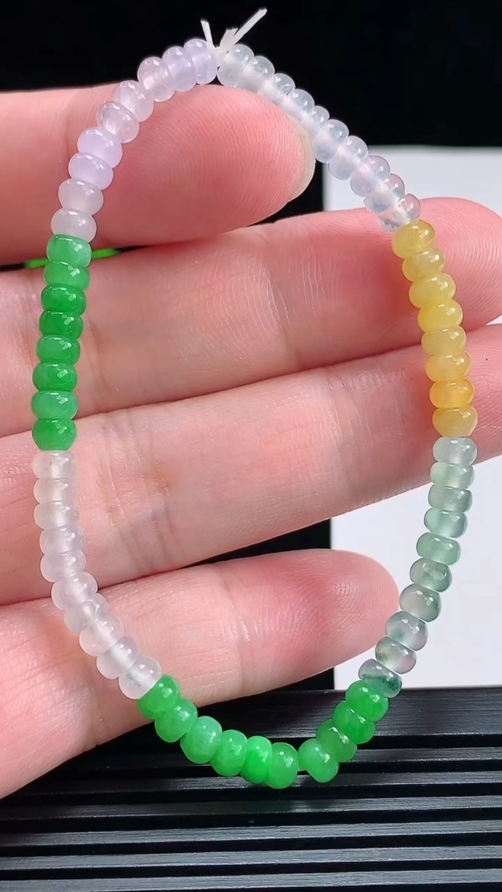 天然A货翡翠种三彩算盘珠手串，尺寸4.5-2.5 重量:7.78g7月2日
工厂直销收藏佳品,种好水