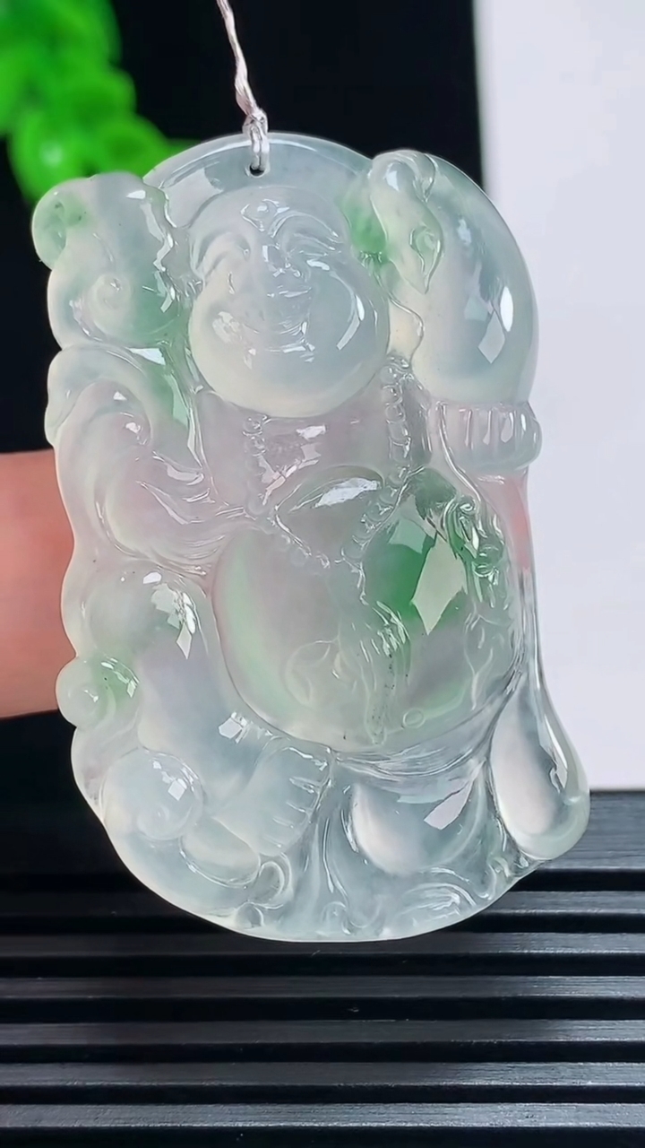 天然A货翡翠逍遥佛吊坠，尺寸46-28.5-7 重量:16.49g
7月2日