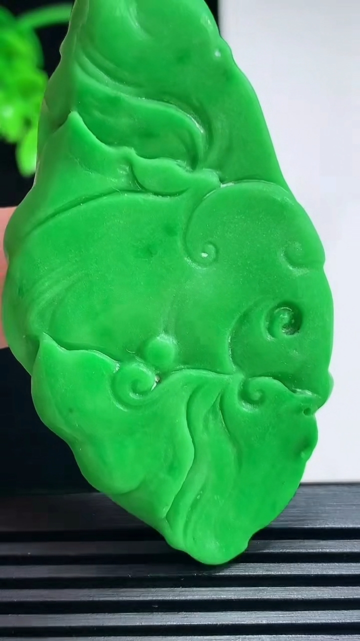 天然A货翡翠年年有余吊坠，尺寸65.5-35.2-5 重量:21.96g
7月2日