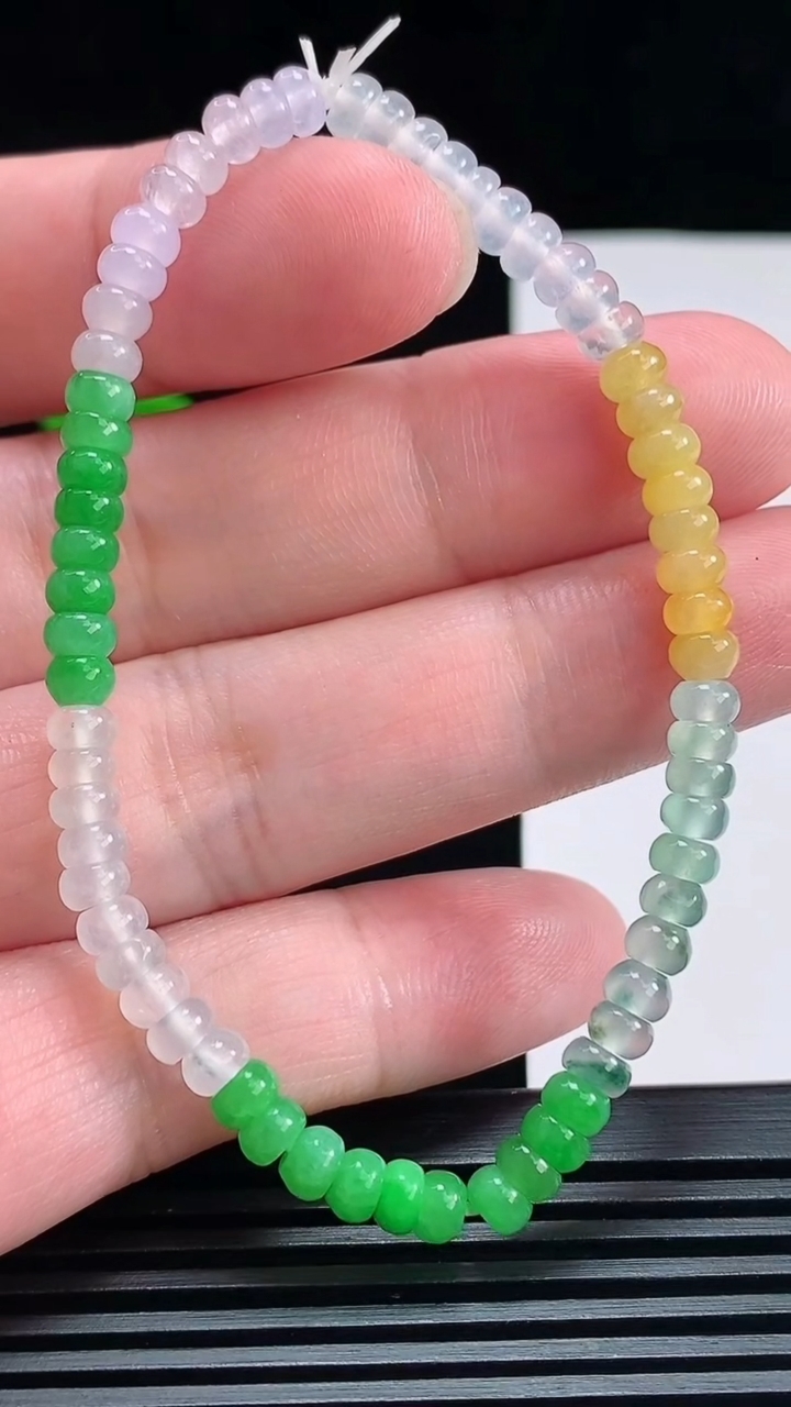 天然A货翡翠种三彩算盘珠手串，尺寸4.5-2.5 重量:7.78g7月2日
工厂直销收藏佳品,种好水
