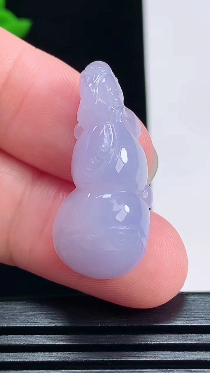 天然A货翡翠紫罗兰葫芦吊坠，尺寸32.5-14.5-9.5 重量:7.00g
7月2日