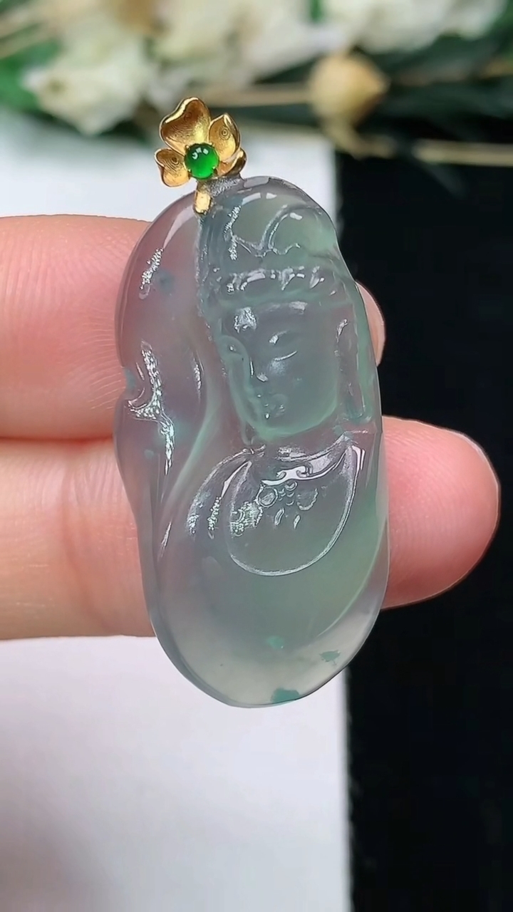 天然A货翡翠蓝水观音头吊坠，尺寸30-14.9-4.6，重量:4.21g
7月3日