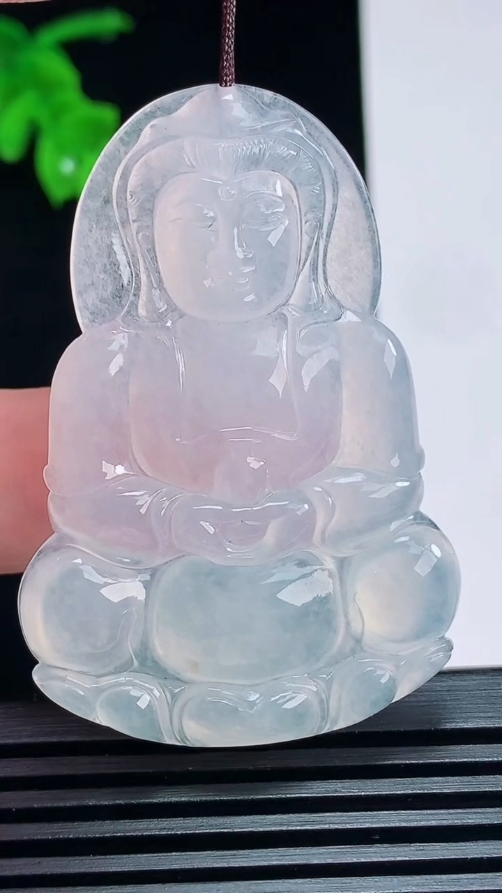 天然A货翡翠正装观音吊坠，尺寸53-36-4.5 重量:14.75g
7月3日